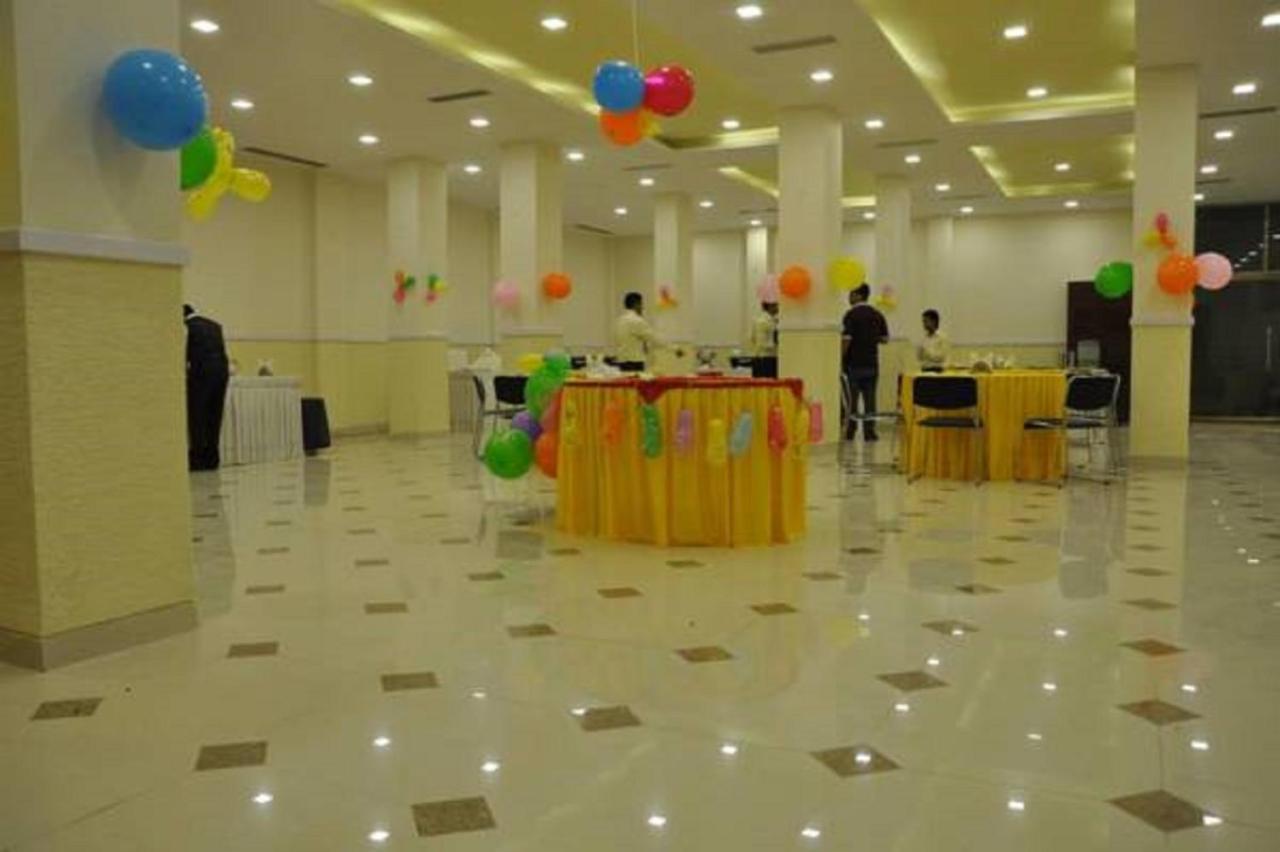 Hotel Shiv International Bhachau المظهر الخارجي الصورة