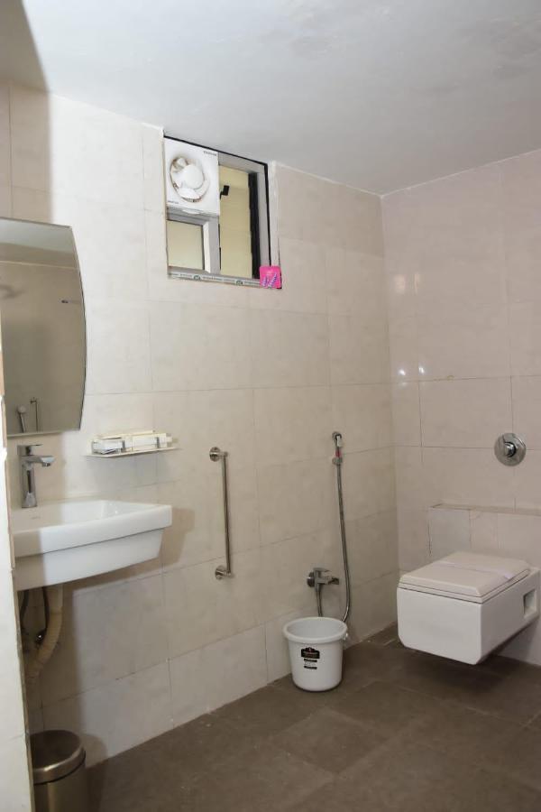 Hotel Shiv International Bhachau المظهر الخارجي الصورة