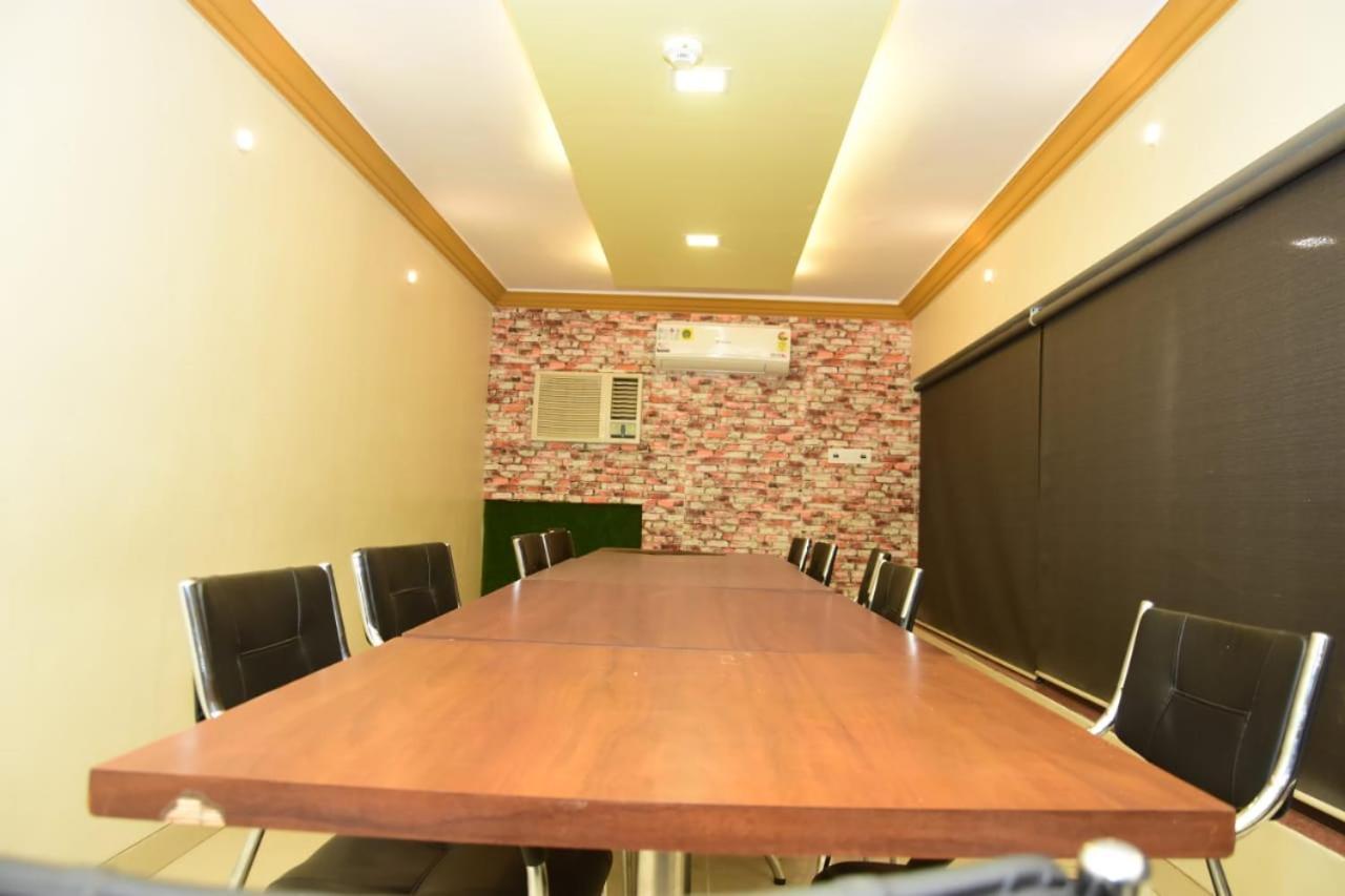 Hotel Shiv International Bhachau المظهر الخارجي الصورة