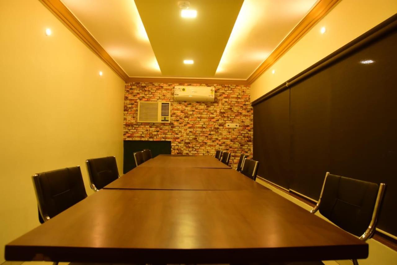 Hotel Shiv International Bhachau المظهر الخارجي الصورة