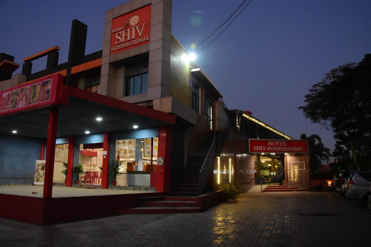 Hotel Shiv International Bhachau المظهر الخارجي الصورة