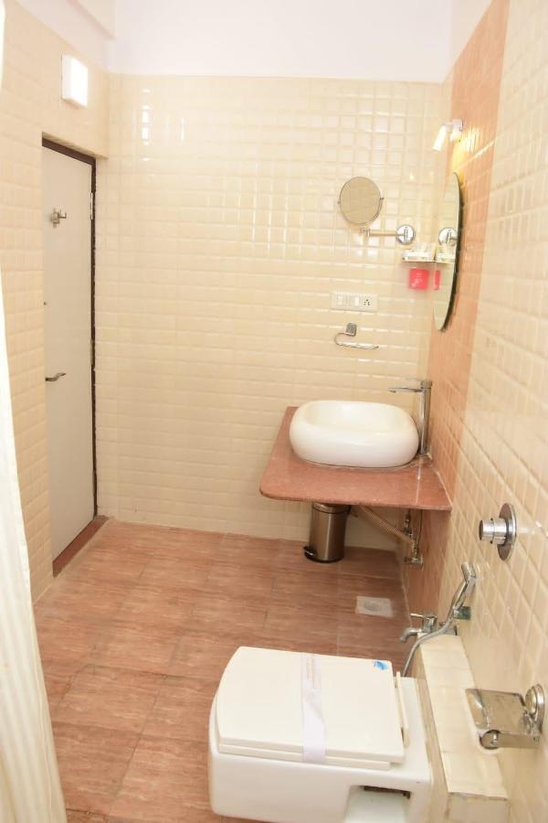 Hotel Shiv International Bhachau المظهر الخارجي الصورة